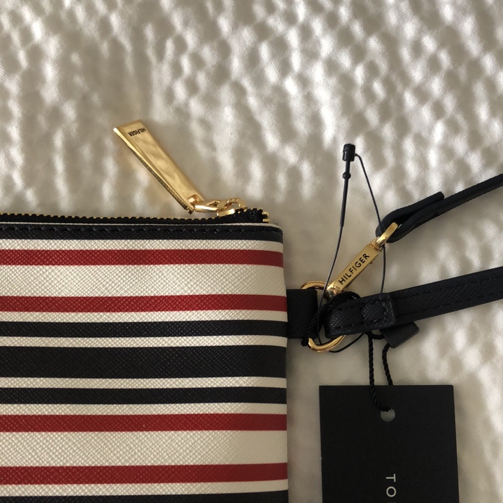 Tommy Hilfiger Wristlet/Wallet Gorgeous Saffiano Leather NWT - Picture 6 of 9
